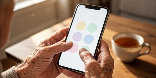Como configurar um smartphone para idosos: guia prático para iniciantes