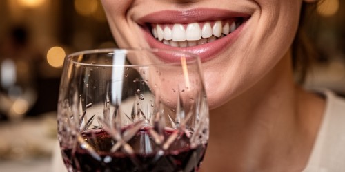 Vinho e Saúde Bucal: Cuidados com Manchas