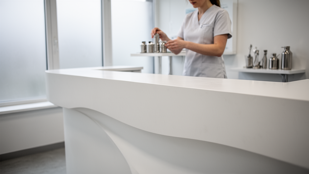 Bancadas em Corian personalizadas para clínicas: o que são e por que considerar
