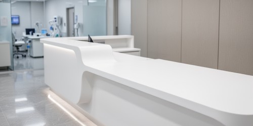 Bancadas em Corian para clínicas com alto fluxo diário