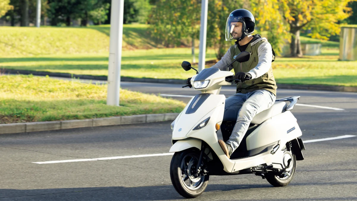 É obrigatório usar capacete em scooter autopropelido?