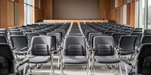 Quais cadeiras escolher para um auditório em uma associação comercial