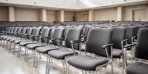Comprar cadeiras de auditório para um órgão público: preço e opções baratas