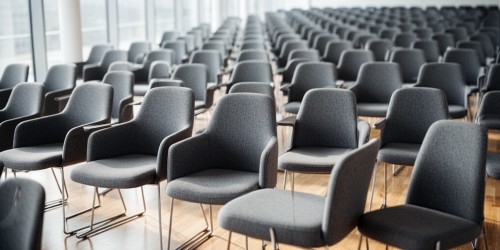 Comprar cadeiras estofadas para auditório: preço e opções baratas