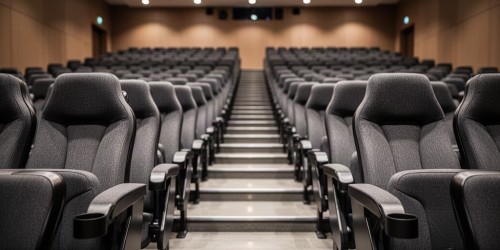 O que é uma poltrona Cavaletti para auditório e quando ela é indicada