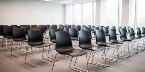 Comprar cadeiras para auditório de treinamento: preço e opções baratas