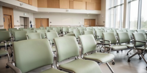 Quais cadeiras escolher para um auditório em um hospital
