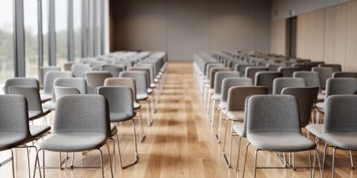 Quais cadeiras usar em pequenos auditórios sem perder circulação