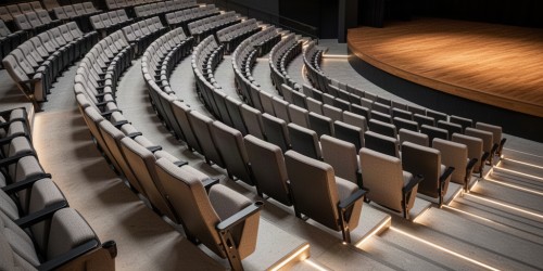 Como escolher cadeiras para anfiteatro em projetos com desnível